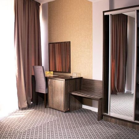 אלמטי Golden Palace Hotel מראה חיצוני תמונה