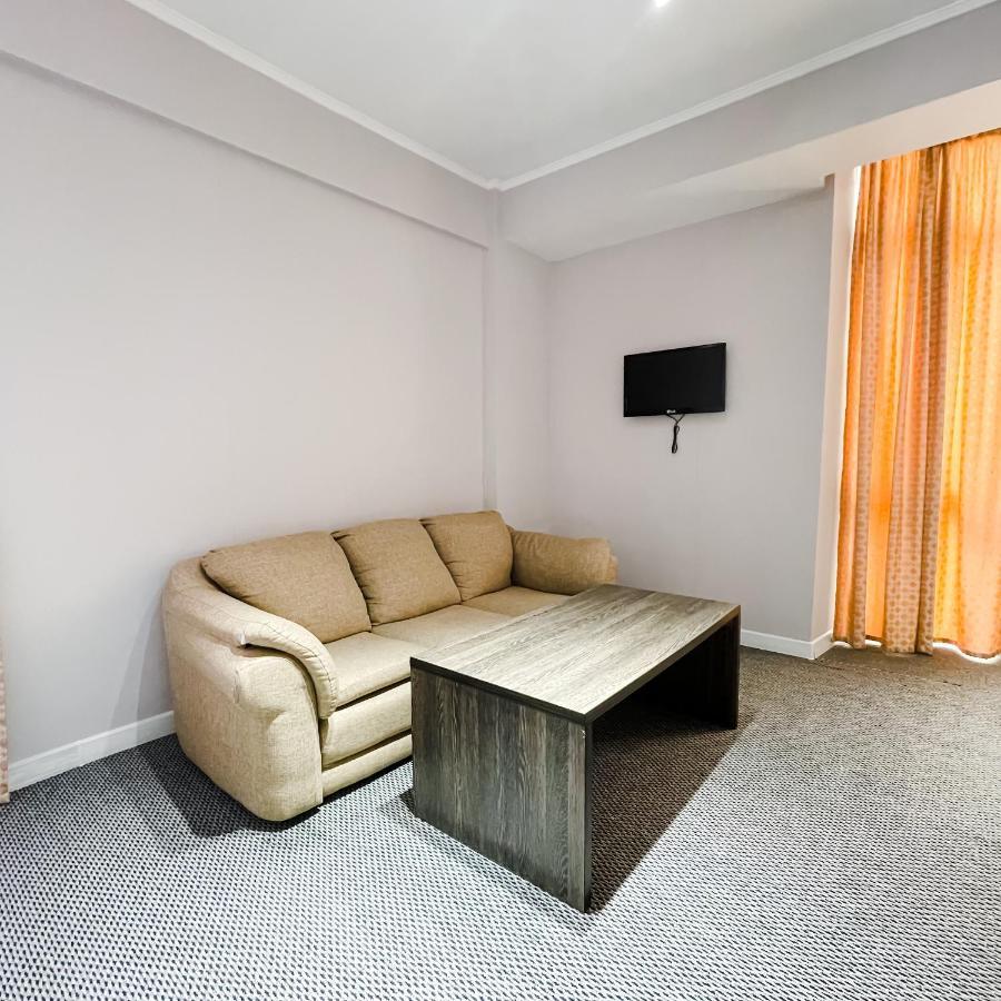 אלמטי Golden Palace Hotel מראה חיצוני תמונה