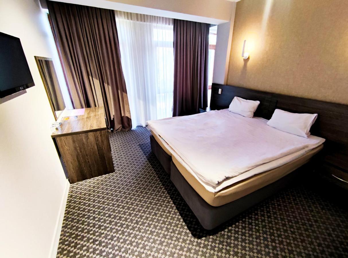 אלמטי Golden Palace Hotel מראה חיצוני תמונה