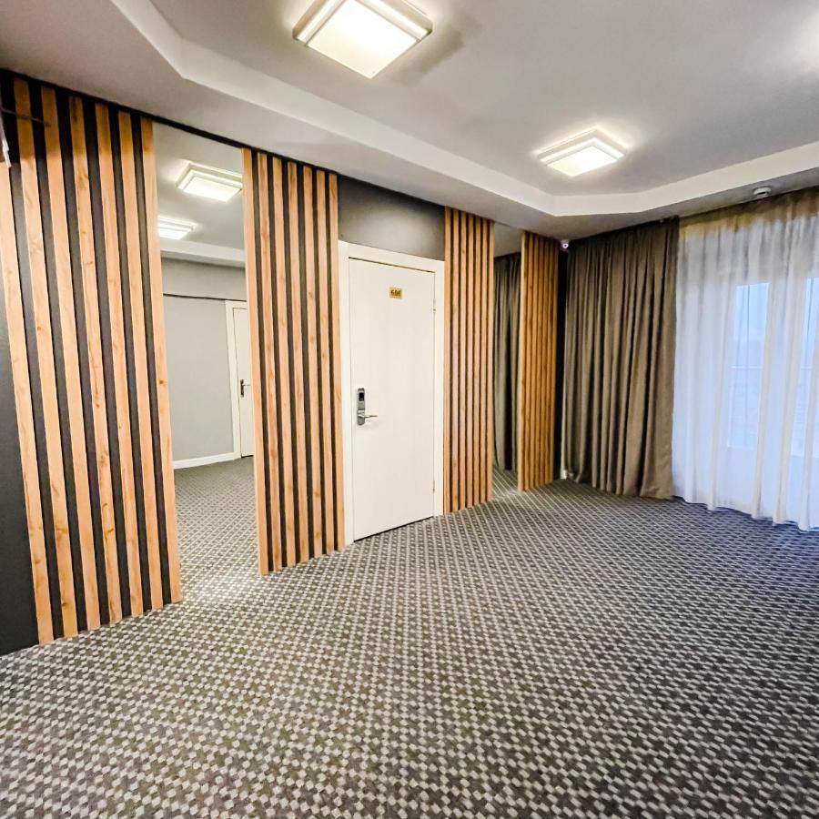 אלמטי Golden Palace Hotel מראה חיצוני תמונה