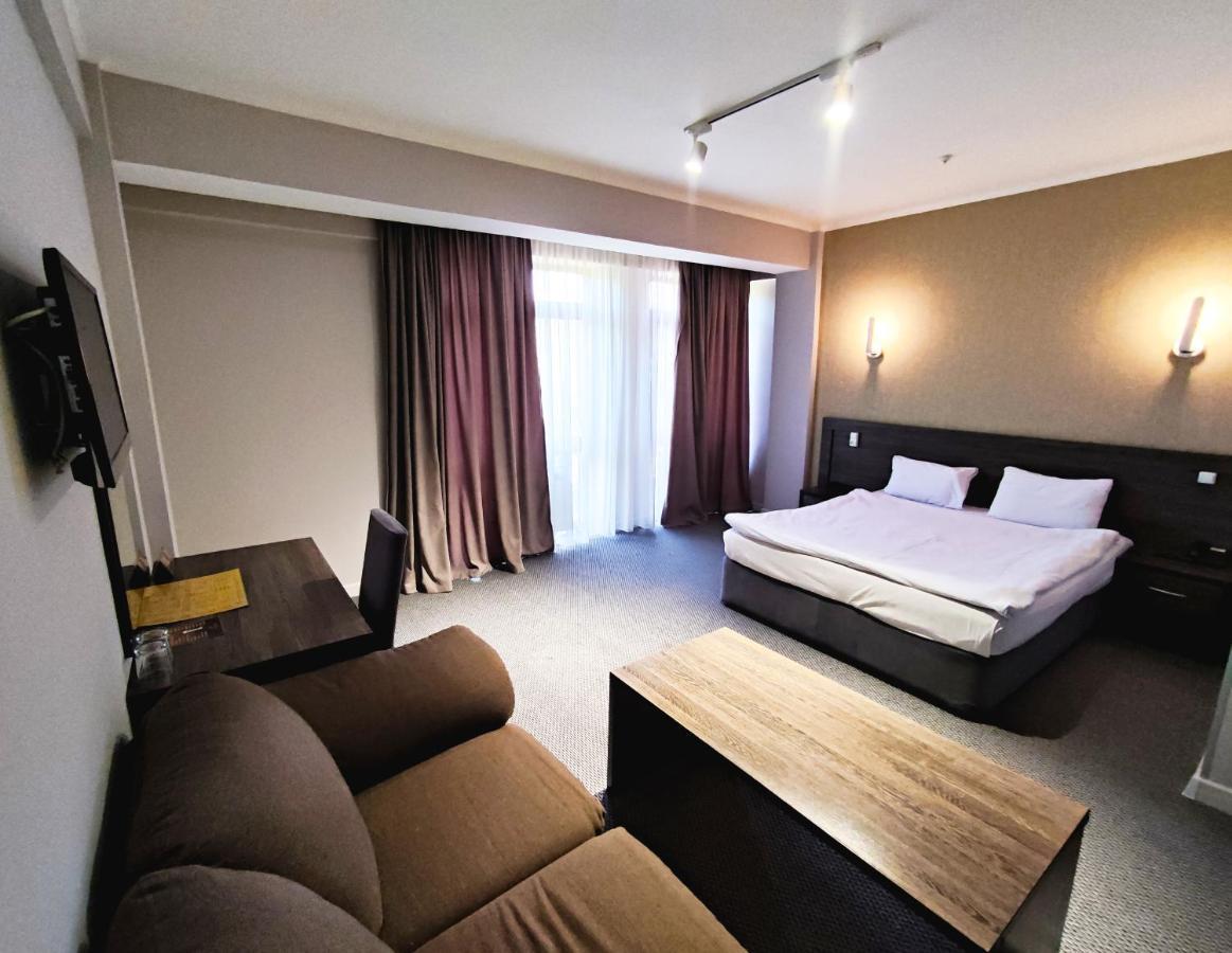 אלמטי Golden Palace Hotel מראה חיצוני תמונה