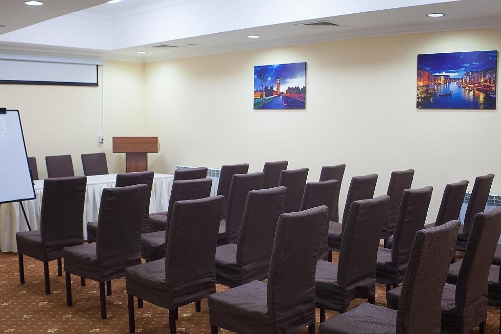 אלמטי Golden Palace Hotel מראה חיצוני תמונה