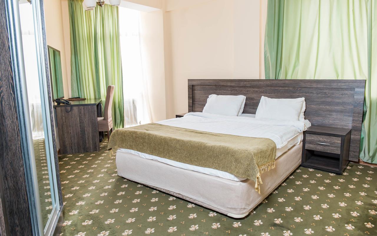 אלמטי Golden Palace Hotel מראה חיצוני תמונה