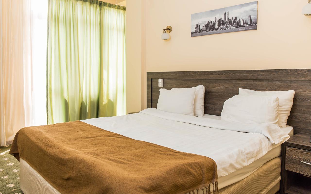 אלמטי Golden Palace Hotel מראה חיצוני תמונה
