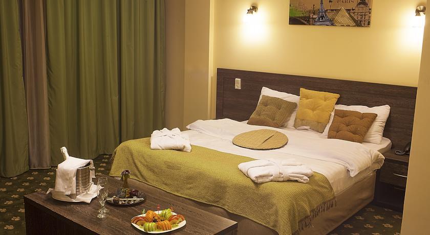 אלמטי Golden Palace Hotel מראה חיצוני תמונה