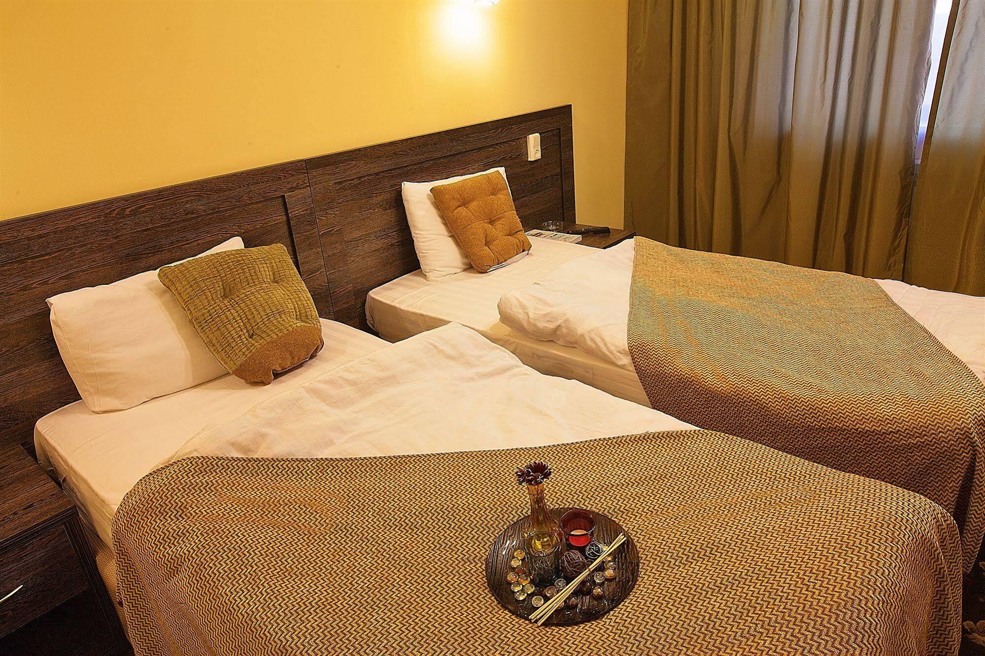 אלמטי Golden Palace Hotel מראה חיצוני תמונה